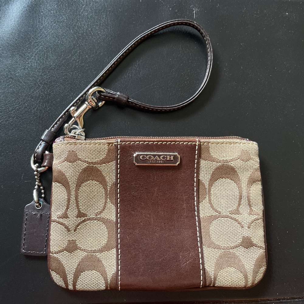 Coach wristlet (brown)